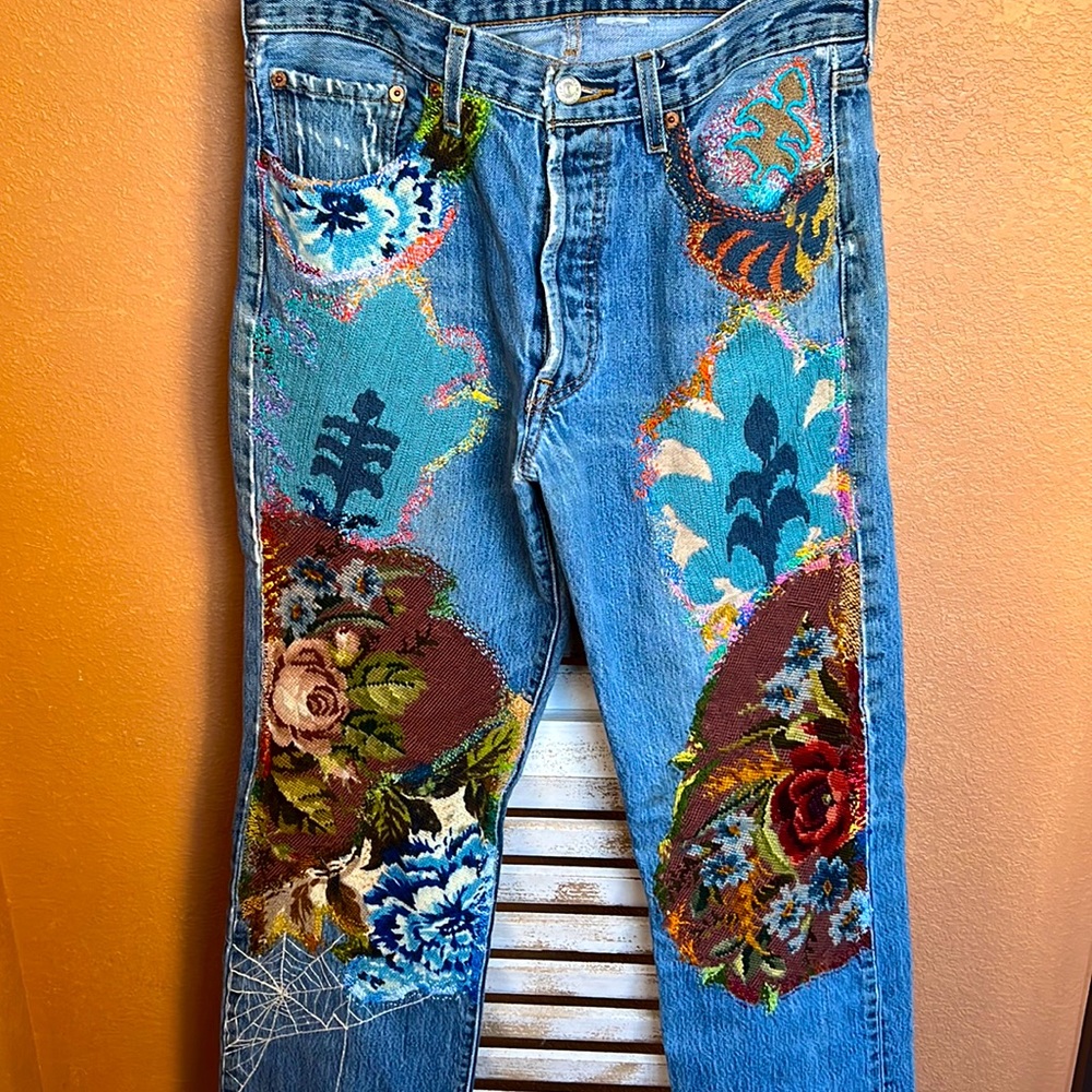 🌈HOST PICK💕 RARE! ONE OF A KIND! Levi’s 501 Jeans Upcycled Patched Embroidered